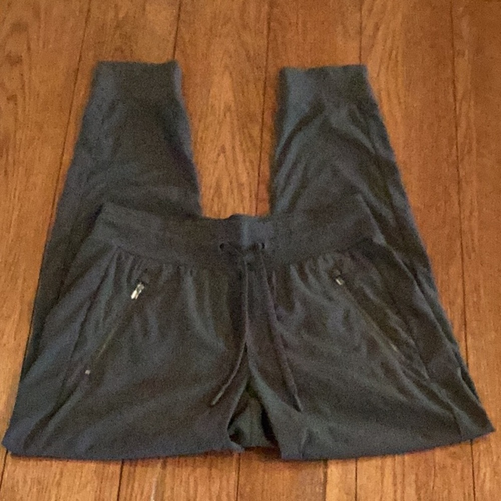 Athleta women’s Charcoal nylon Joggers with stretch - Picture 4 of 15